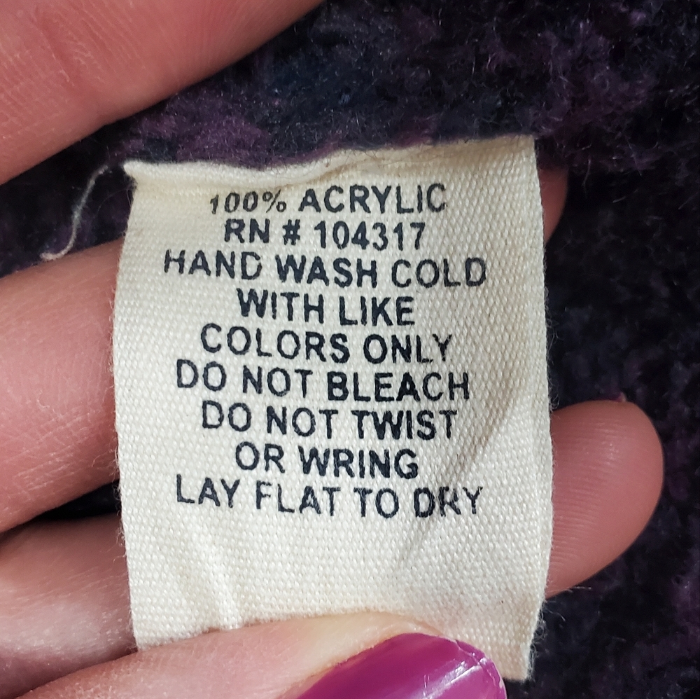 Purple and pink short sleeved sweater with belt. - Picture 10 of 11